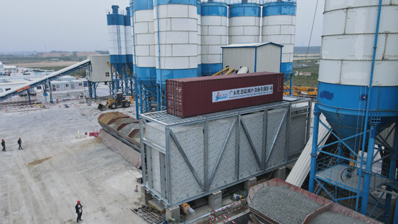 kopen Aangepaste Uren 2-6 Concrete het Koelen Systeem 10-100 Ton/Uur met Schroefcompressor online manufacture